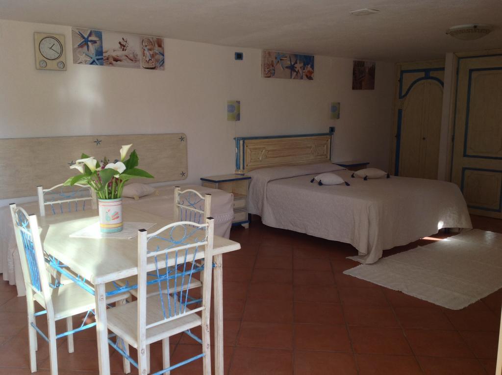 Addisora Appartamenti Cala Liberotto Quarto foto