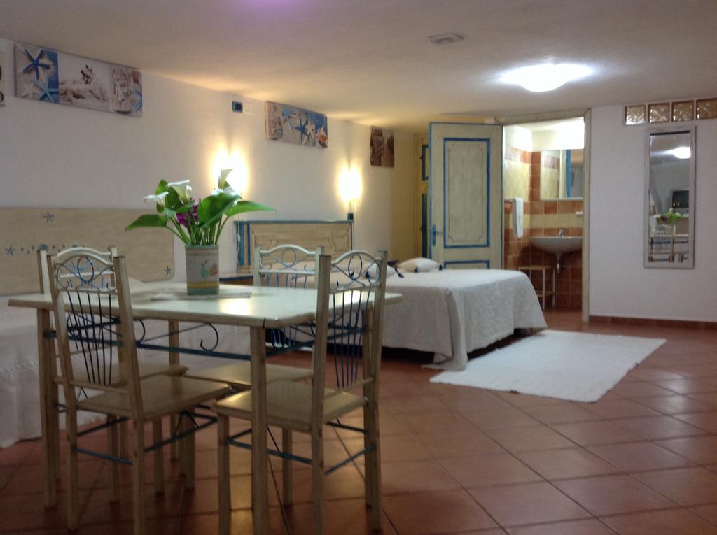 Addisora Appartamenti Cala Liberotto Quarto foto